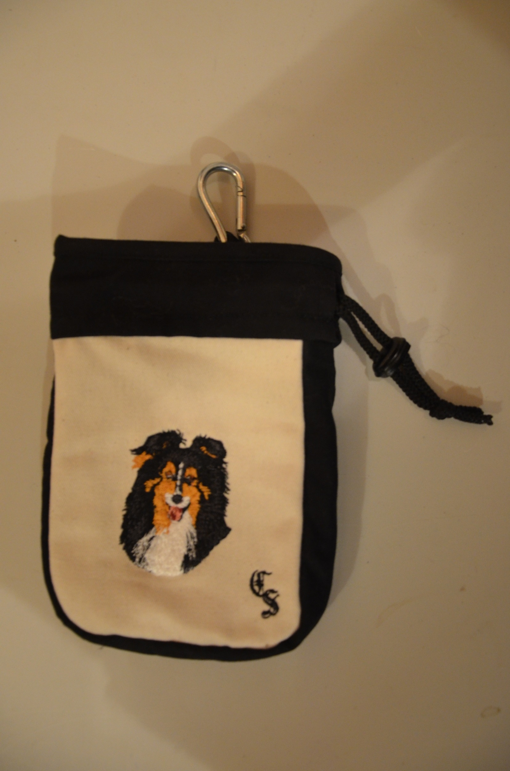 Broderie Berger des Shetland 11 - pochette friandise de ceinture - noir et blanc