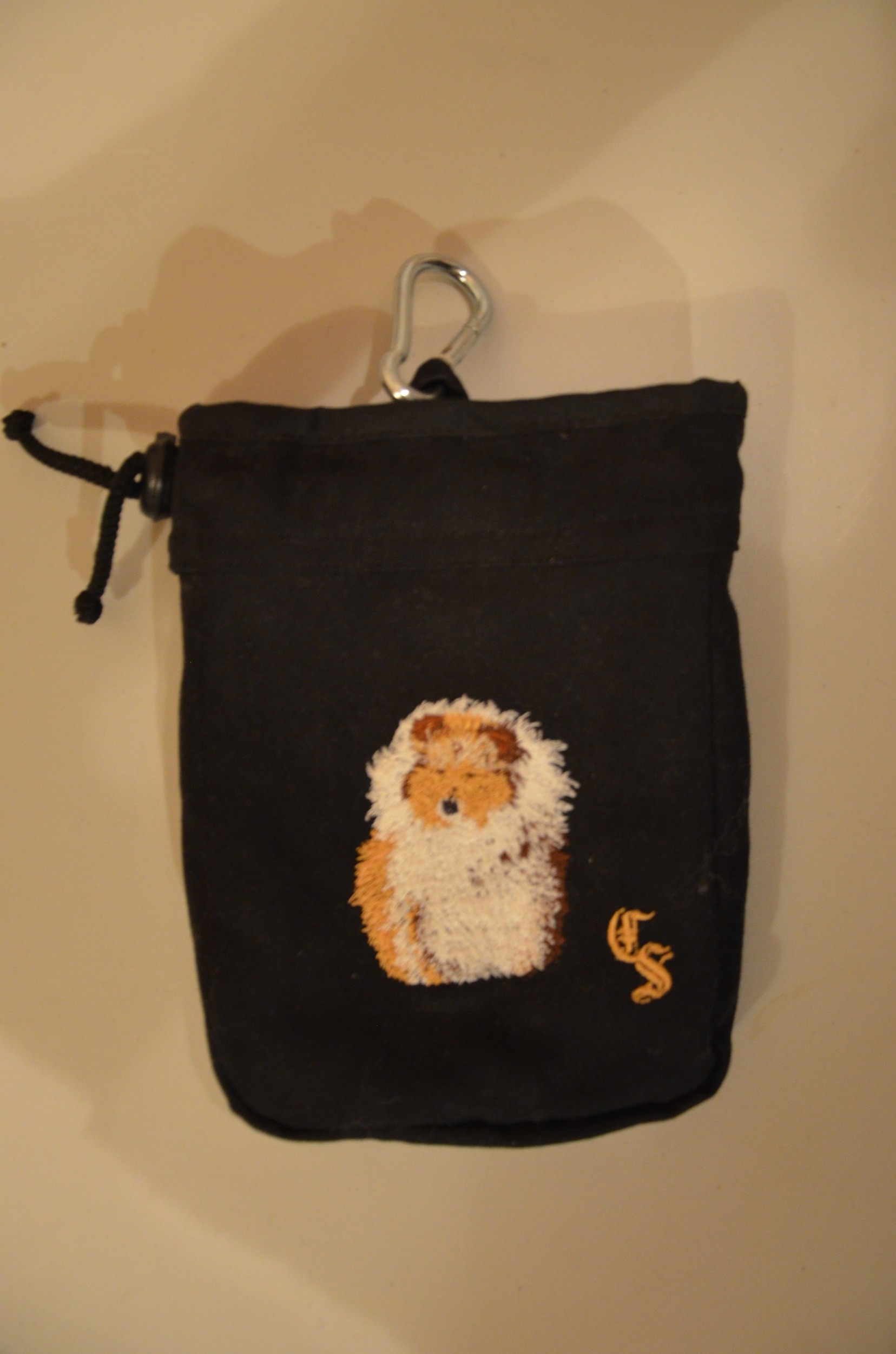 Broderie Colley poil long 29 - pochette friandise de ceinture - noir