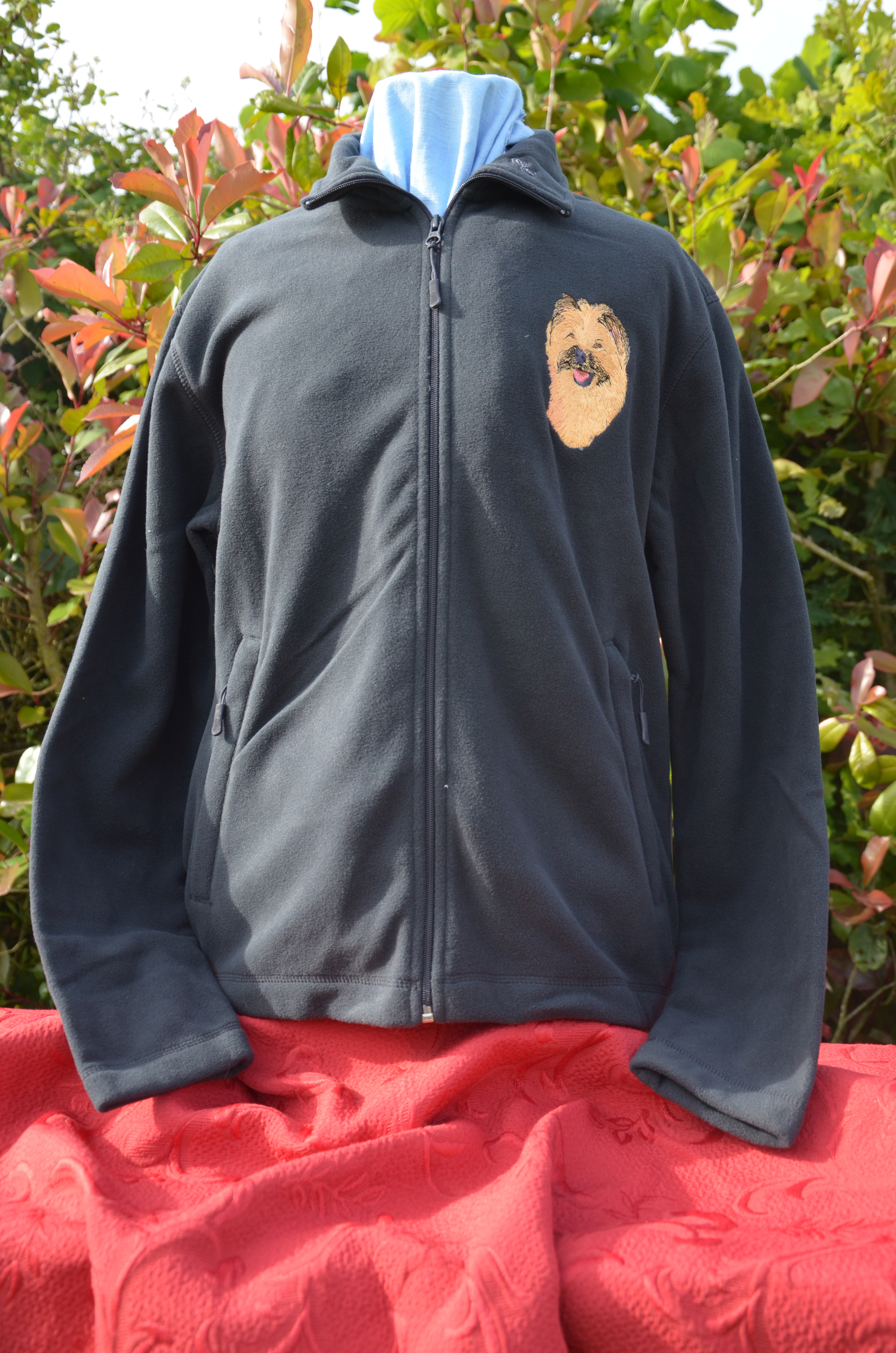 Polaire - broderie Berger des Pyrénées poil long 3 - veste manches longues - couleur : gris foncé
