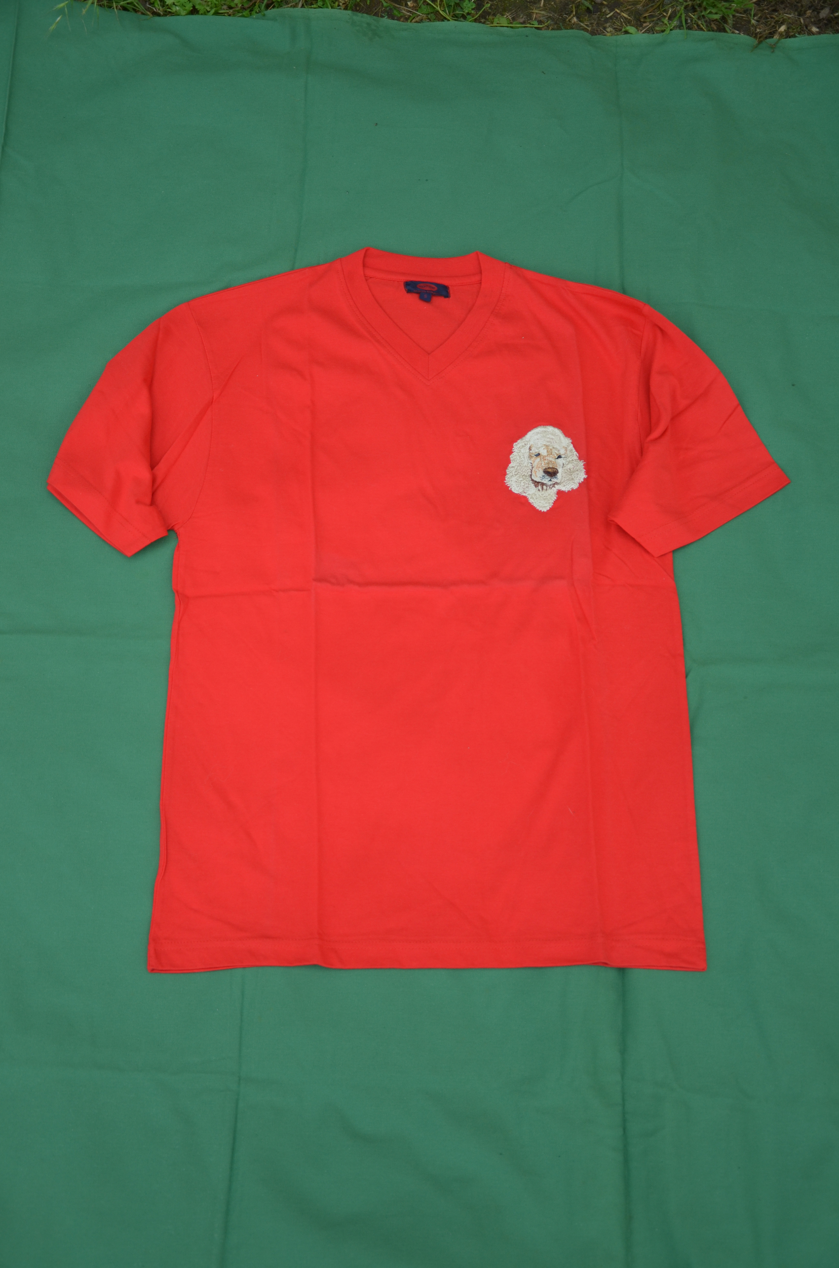 T-shirt - broderie Cocker Américain 1 - couleur : rouge - col V