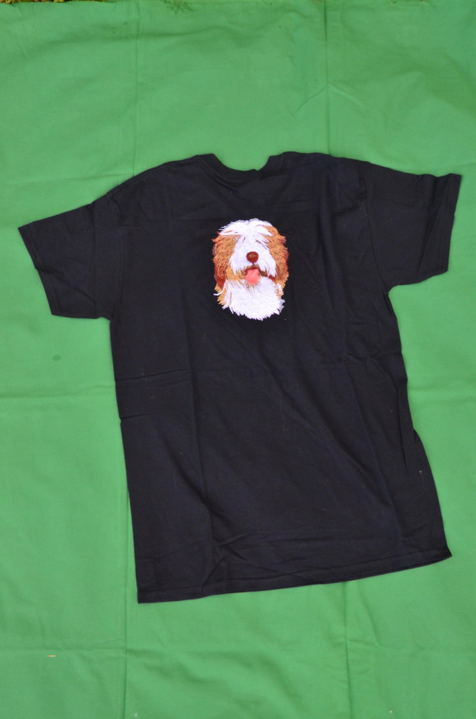 T-shirt - broderie Bearded Collie 1 - couleur : noir - grande broderie dans le dos
