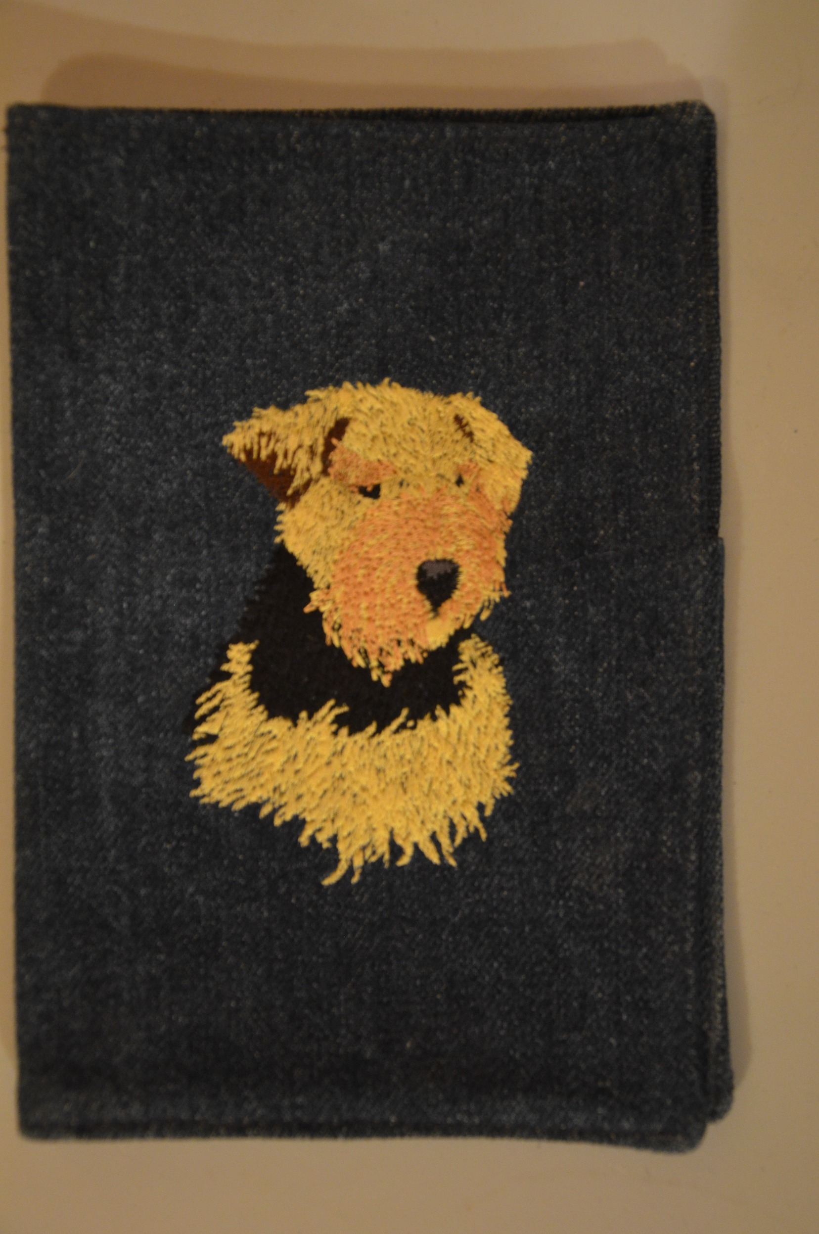 Broderie Welsh terrier 1 - protège carnet de santé jeans bleu foncé