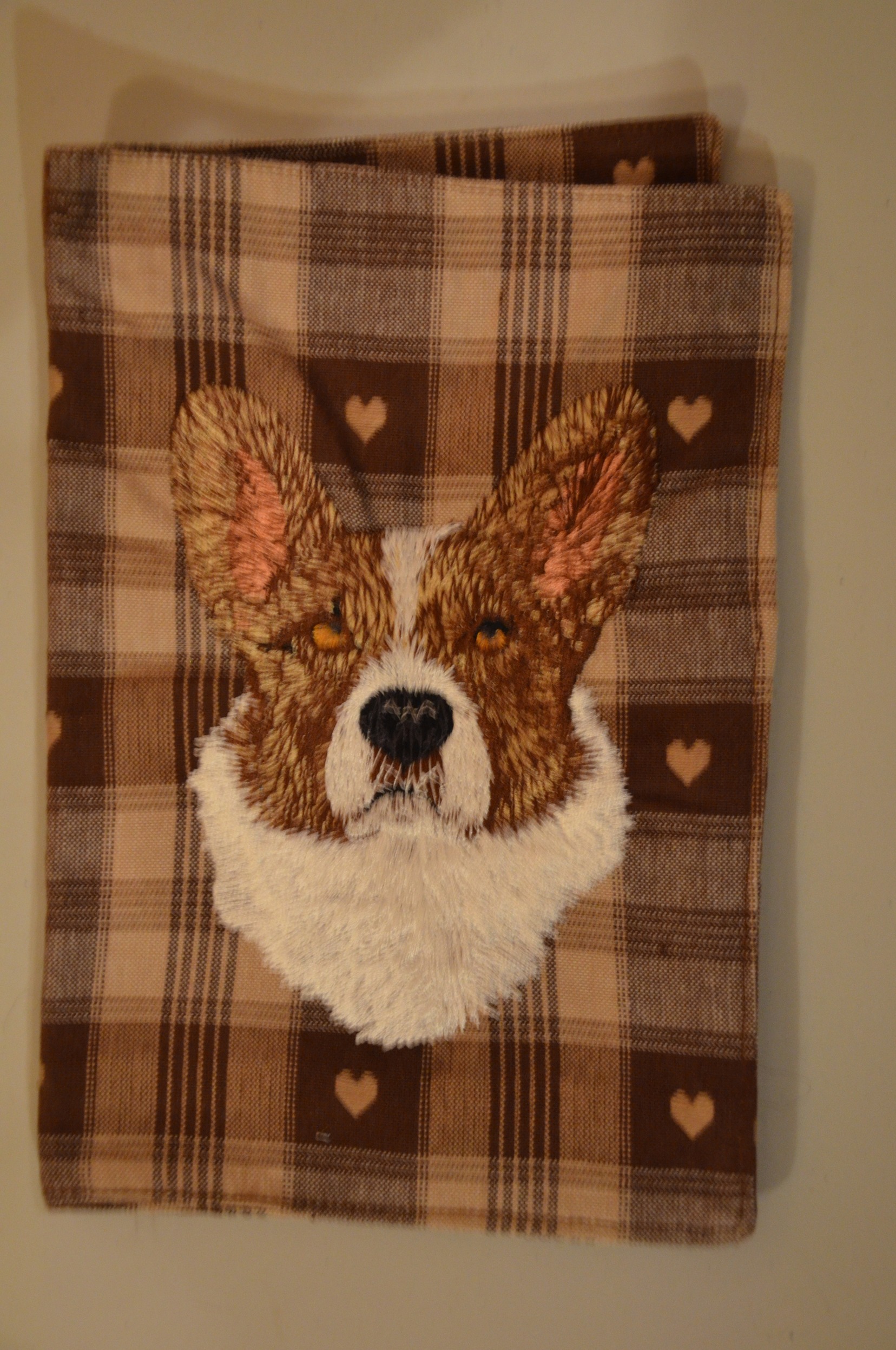 Broderie Welsh corgi cardigan 1 - protège carnet de santé écossais marron àcoeurs
