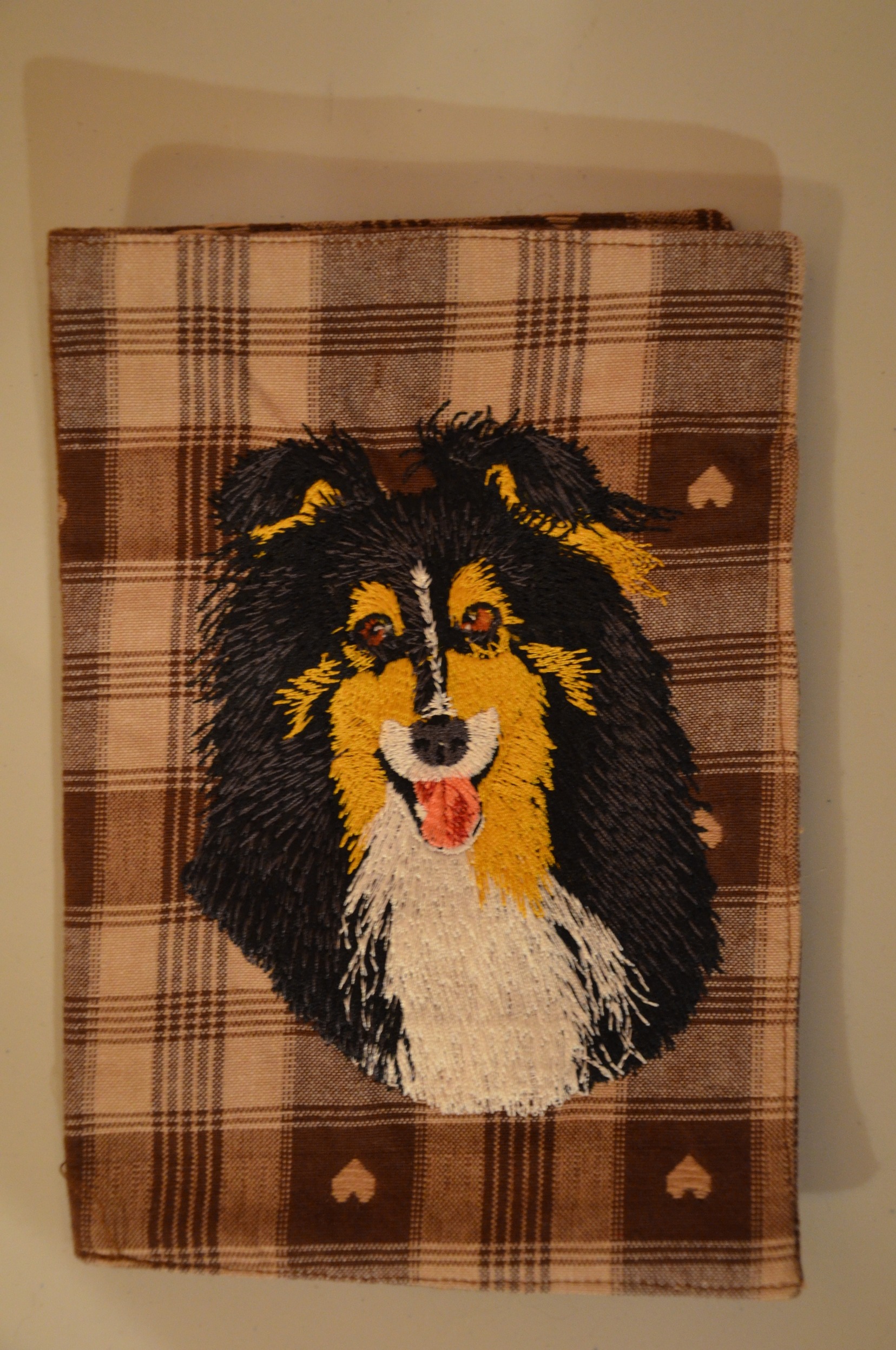Broderie Berger des Shetland 11 - protège carnet de santé écossais marron
