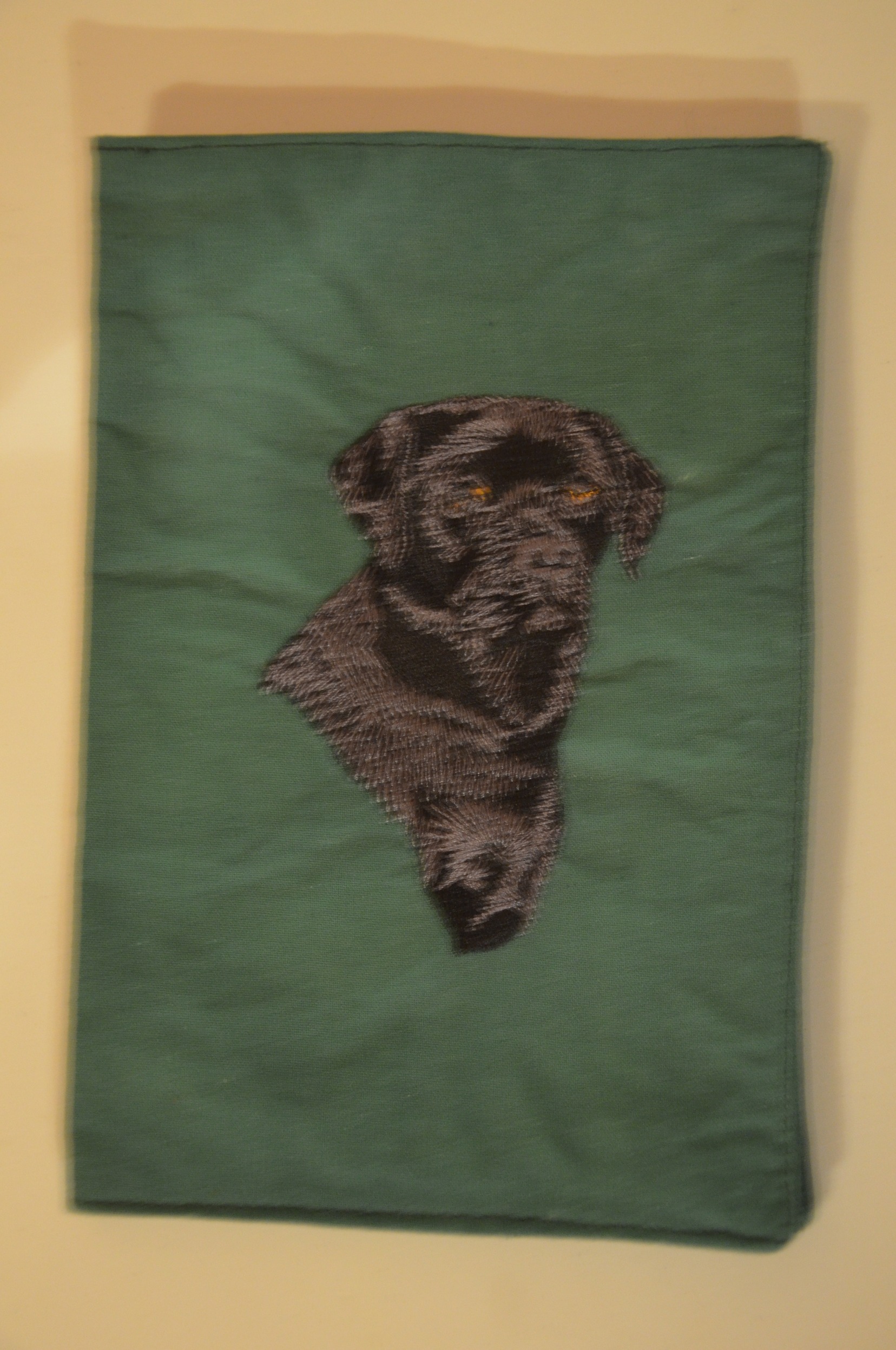 Broderie Labrador 13 - protège carnet de santé vert