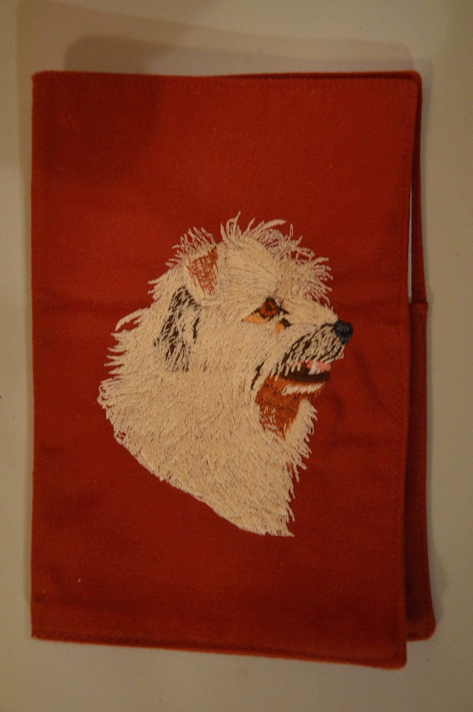 Broderie Berger des Pyrénées poil long 2 - protège carnet de santé bordeaux