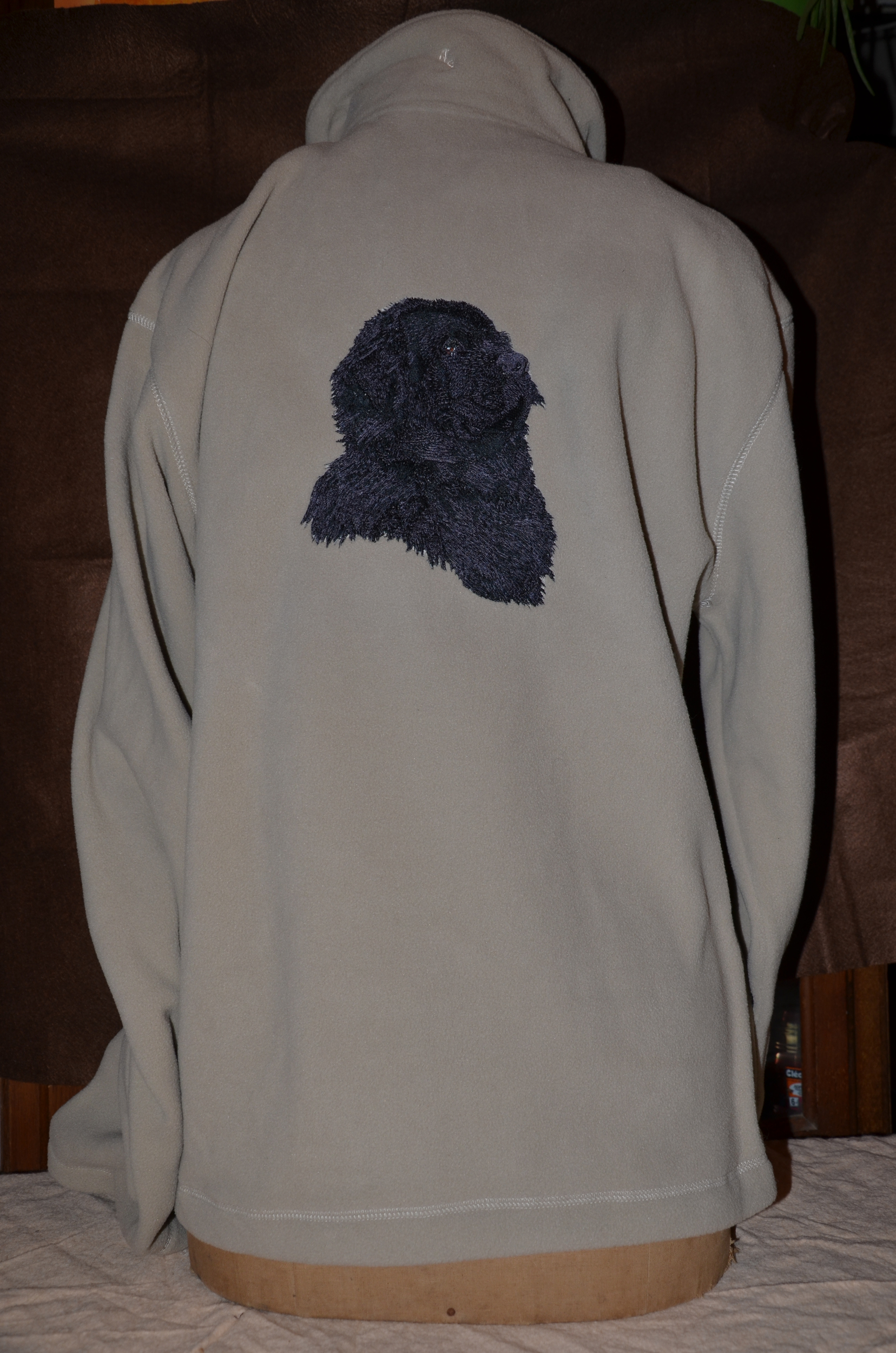 Polaire - broderie Terre neuve 1 - Veste manche longue zippée - couleur : beige - grande broderie dans le dos