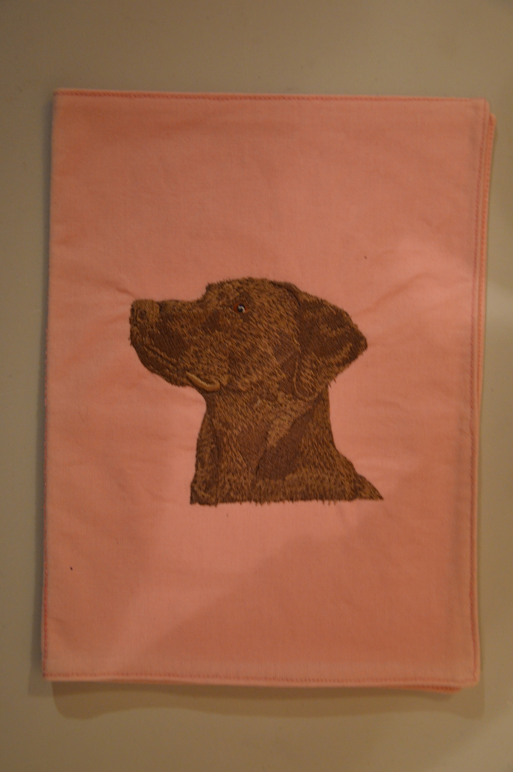 Broderie Labrador 36 - protège carnet de santé rose - MAXI