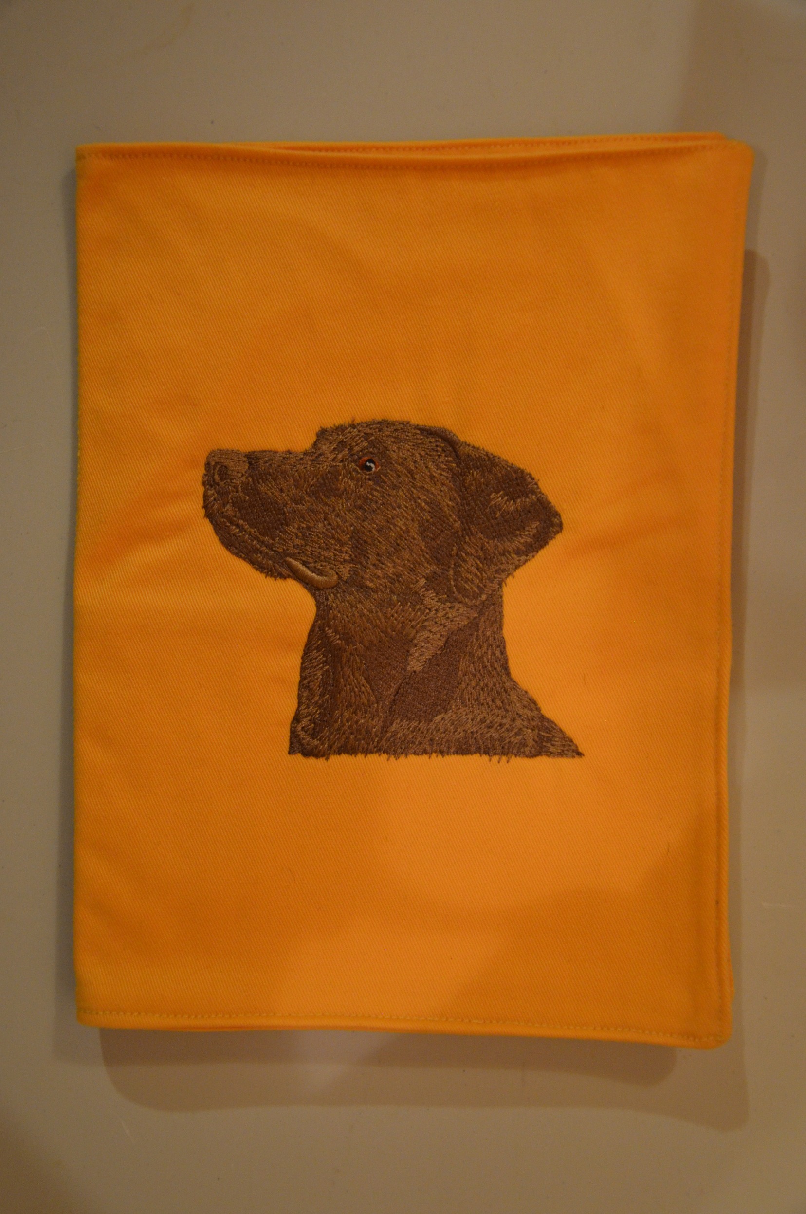 Broderie Labrador 36 - protège carnet de santé jaune - MAXI