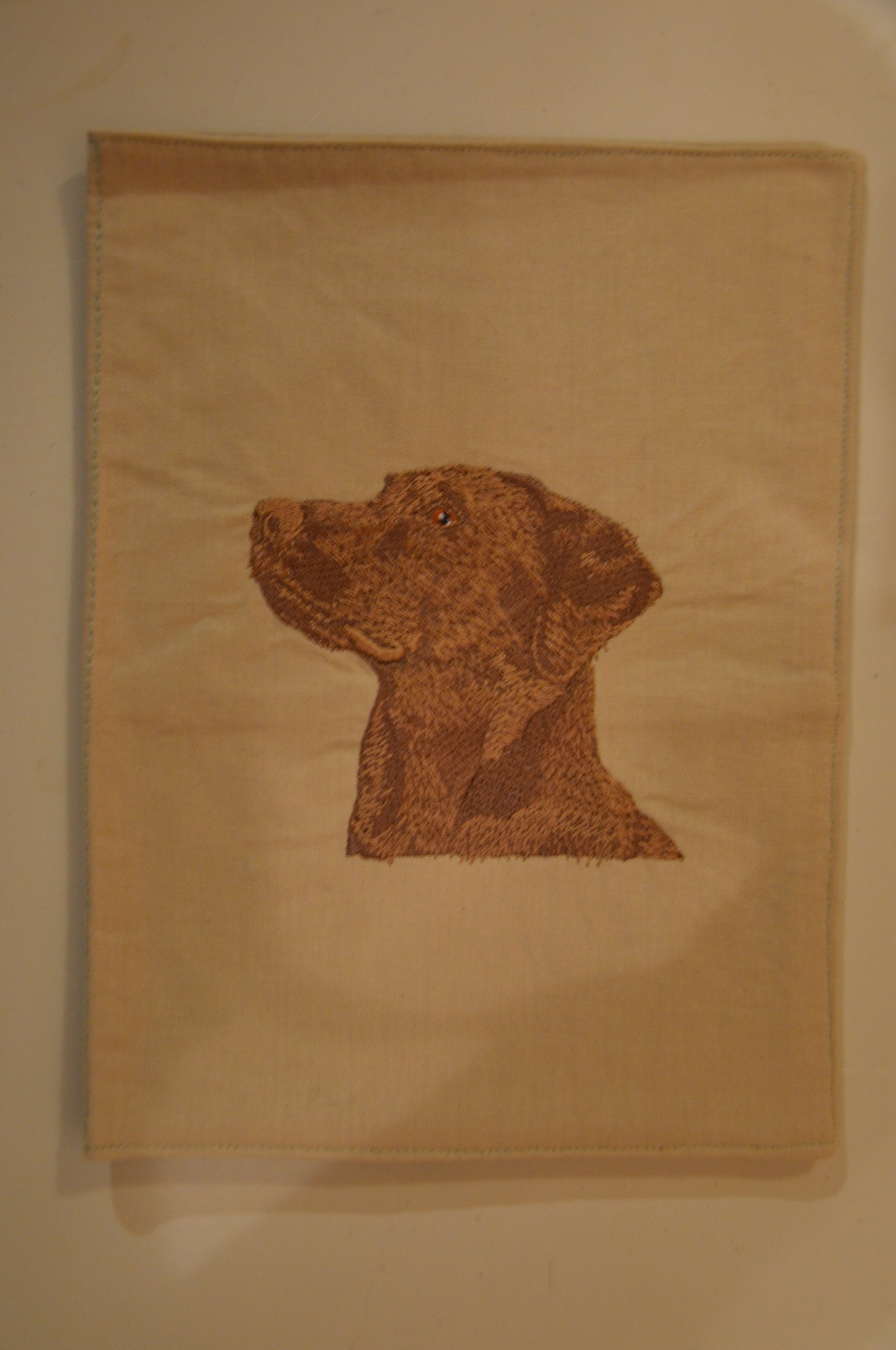 Broderie Labrador 36 - protège carnet de santé beige - MAXI