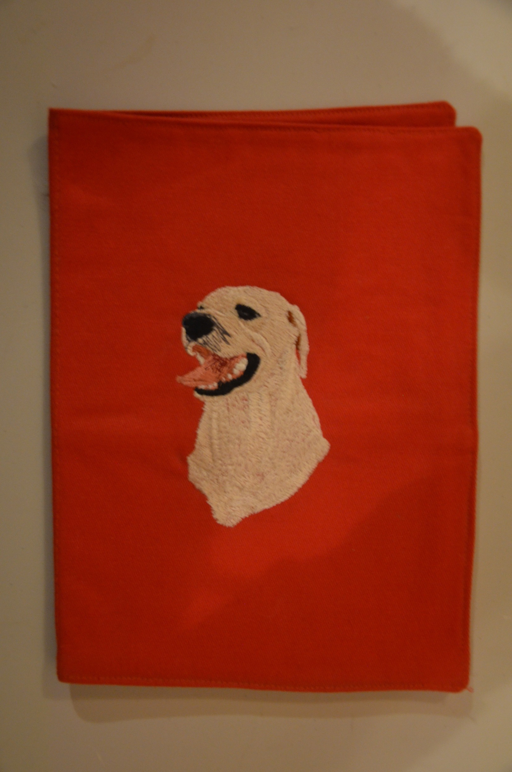 Broderie Labrador 21 - protège carnet de santé rouge - MAXI