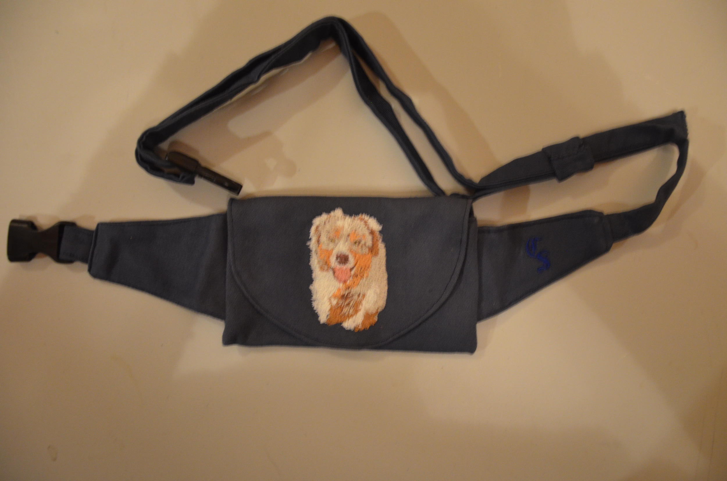 Broderie Berger australien 26 - pochette friandise - gris bleu foncé
