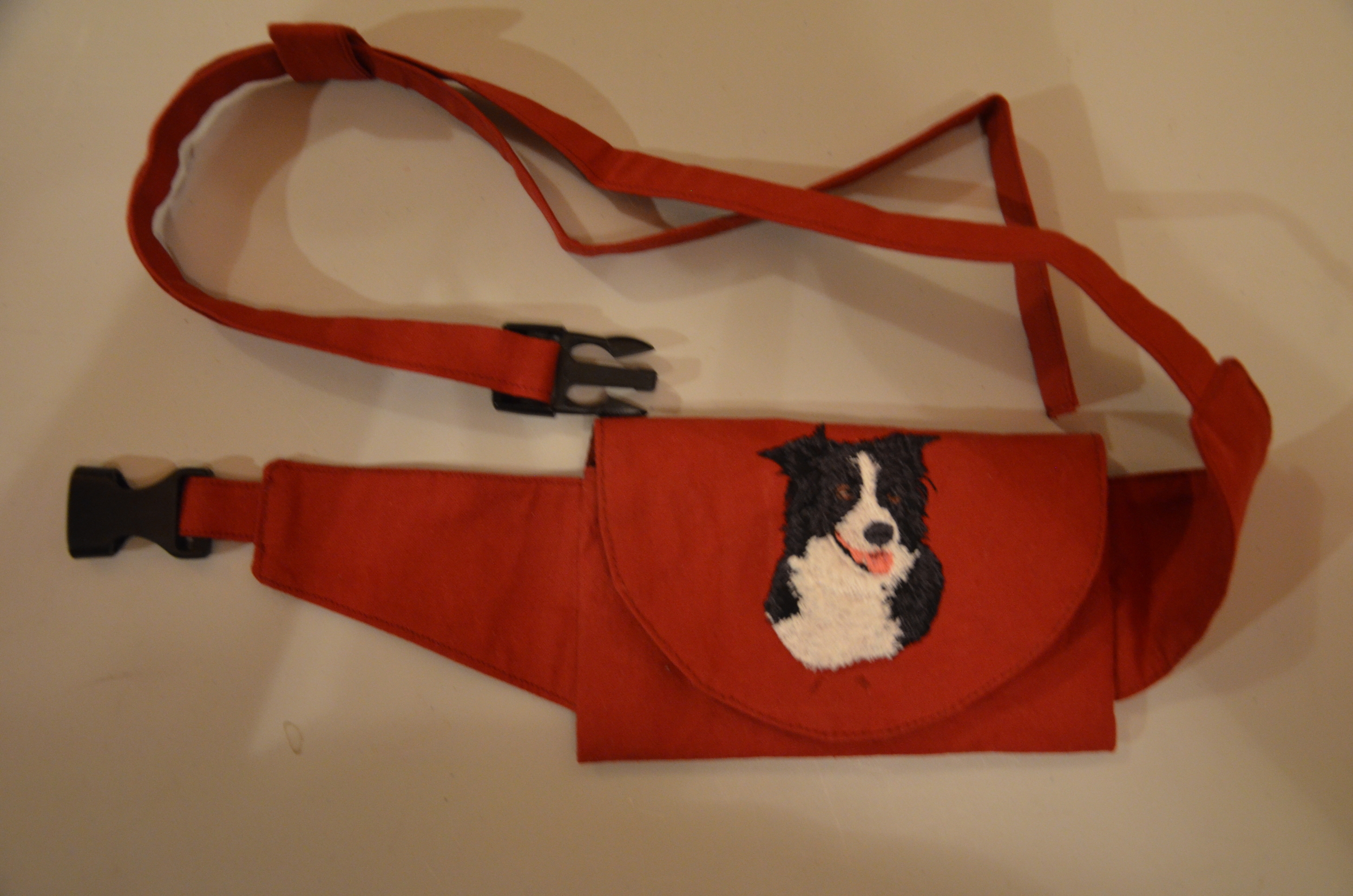 Broderie Border collie 2 - pochette friandise - bordeaux