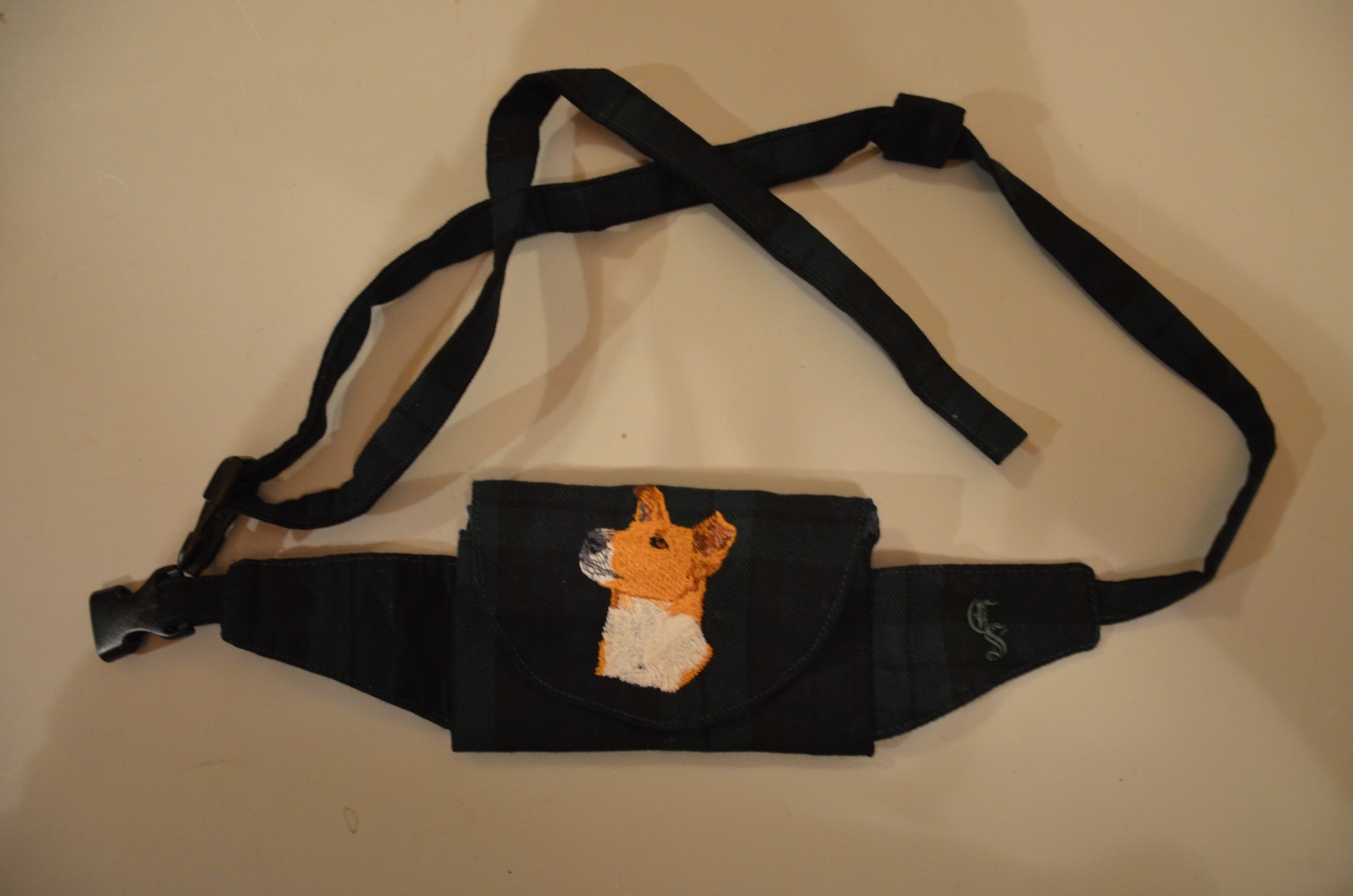 Broderie Colley poil court 21 - pochette friandise - écossais vert foncé