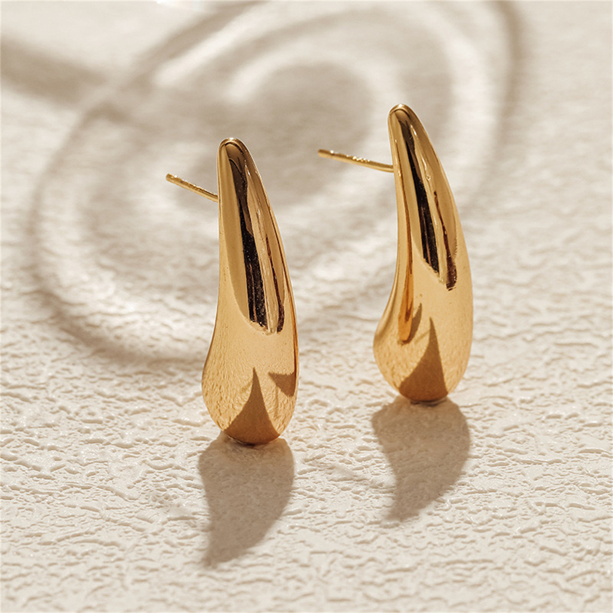 1 Paire Style Simple Style Classique Couleur Unie Goutte DEau Placage Acier inoxydable 304 Plaqué Or 18K Boucles DOreilles