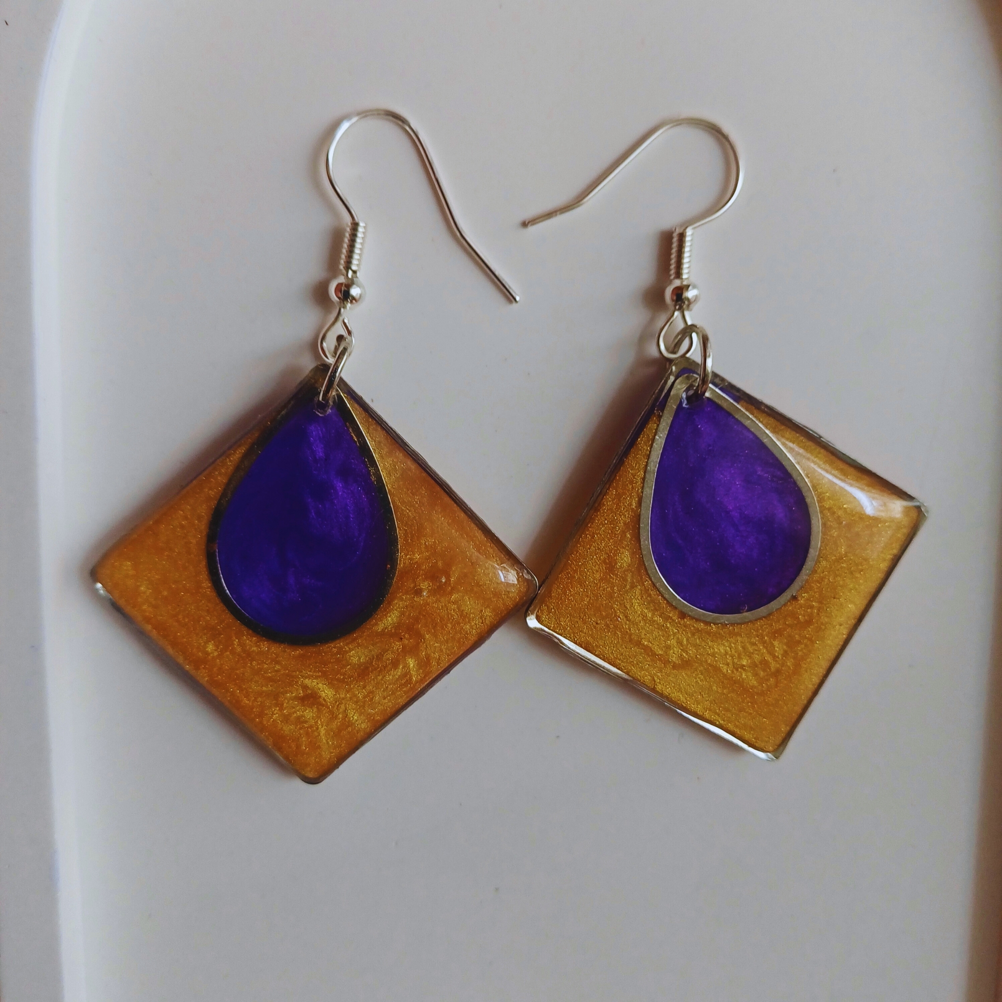 Brinco dourado e Lilas