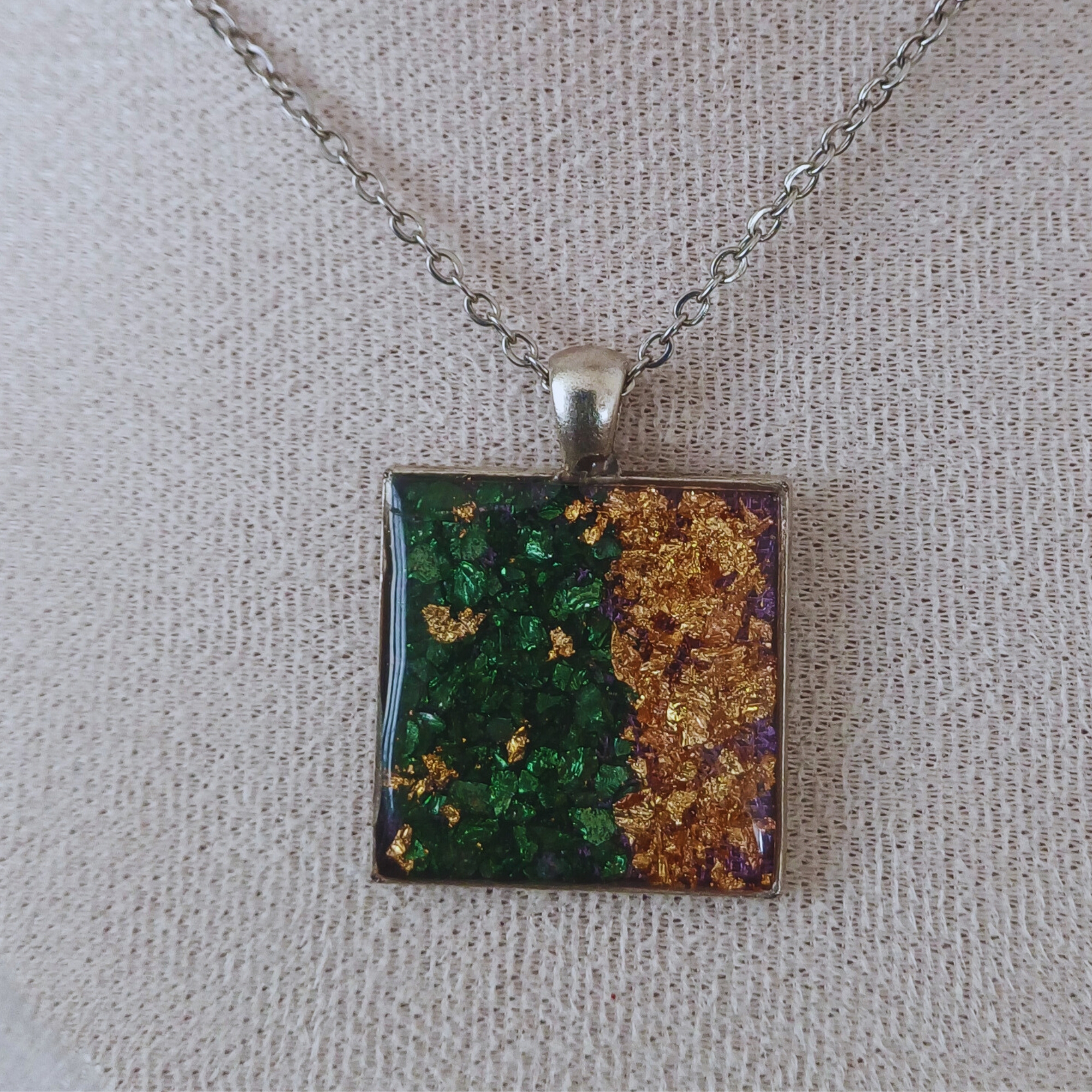 Collier verde et doré
