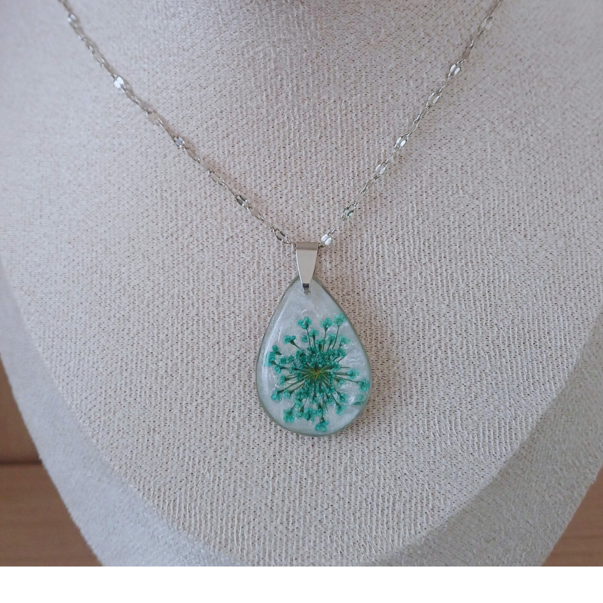 Collier azul e branco