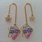 Brinco perola e flor