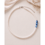 Colar luna azul com modelo 3