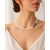 Colar luna azul com modelo
