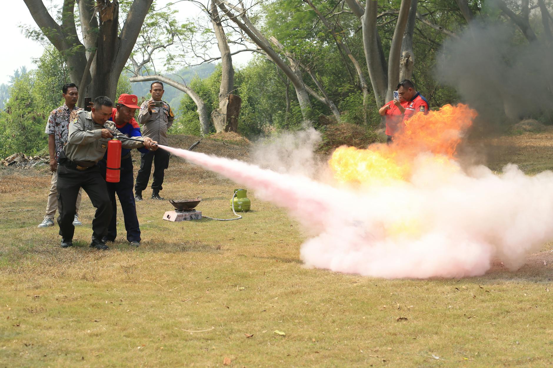 photos gratuites de extincteur feu fumee