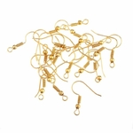 crochets d'oreilles dorés