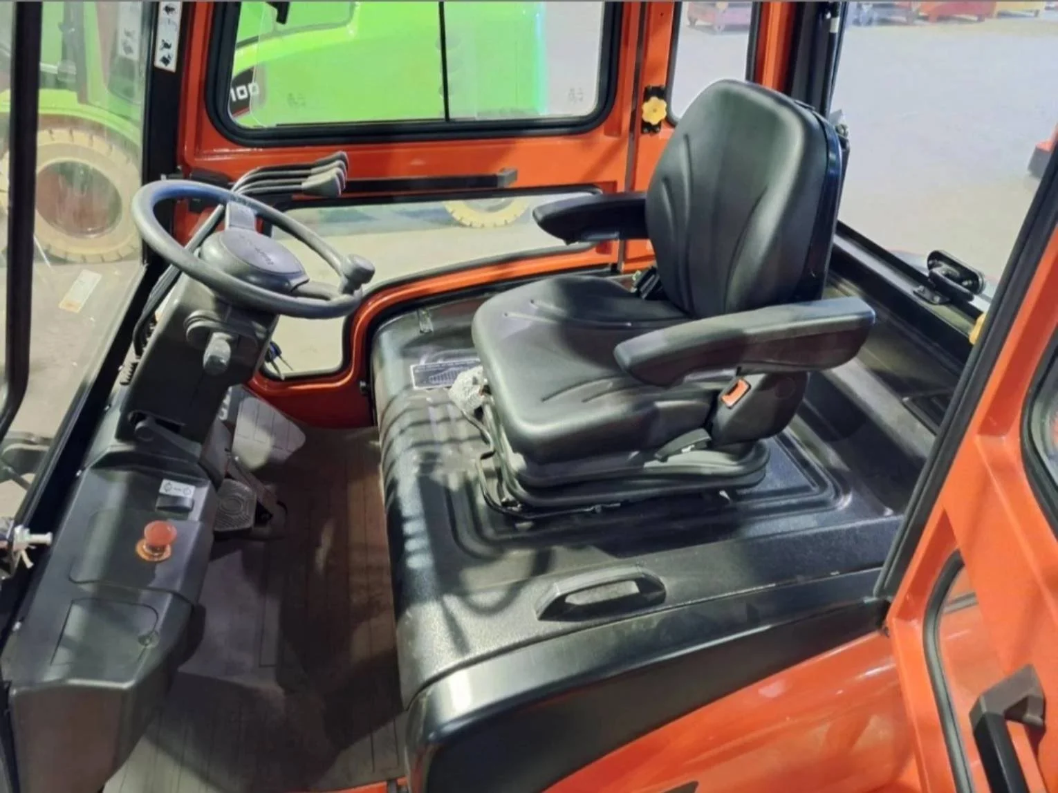 fourWheelCounterbalancedForklift-N13961-gidh6_20241216_14033333