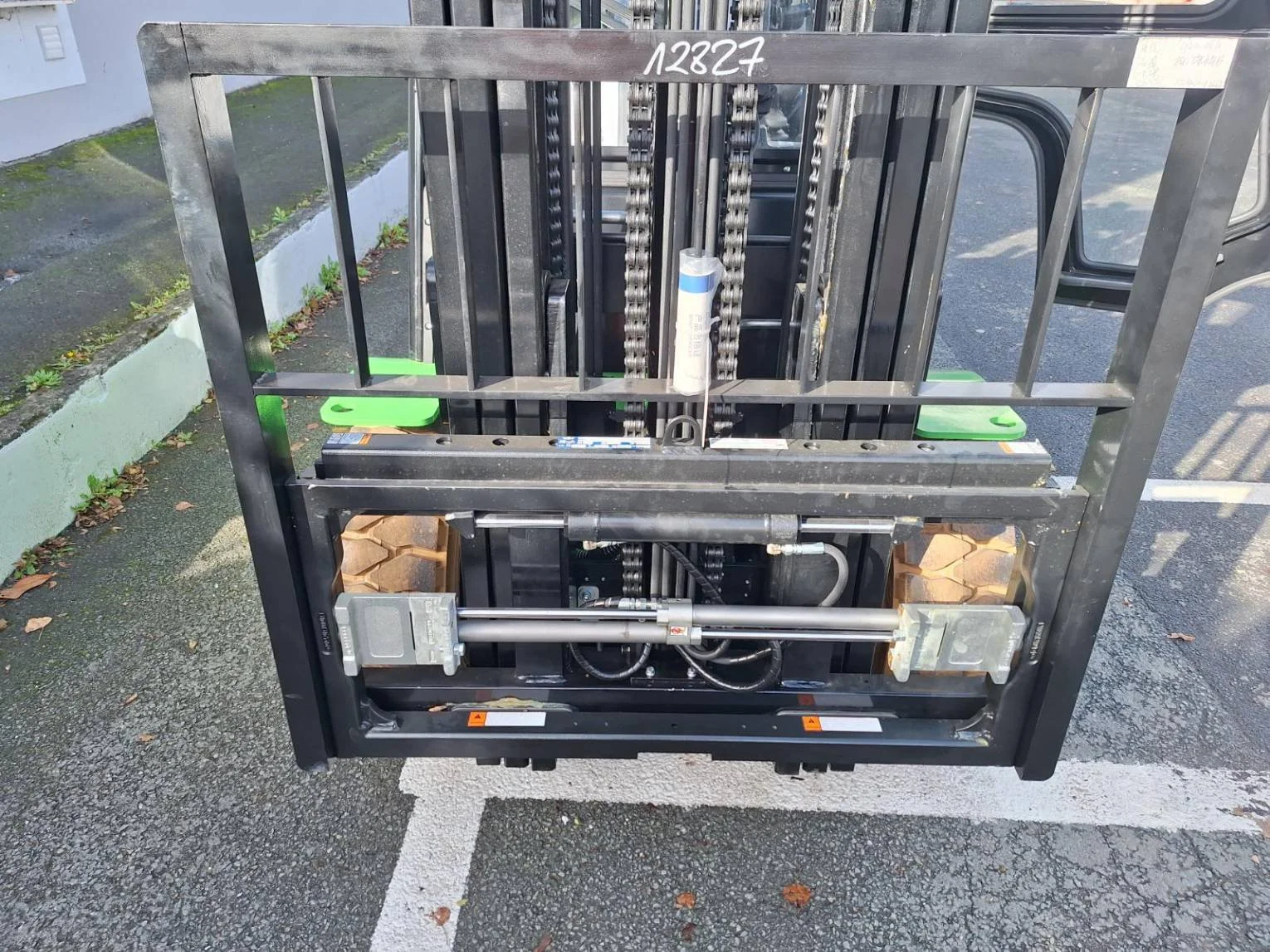 fourWheelCounterbalancedForklift-N12827-cz9g9_20231027_12133333