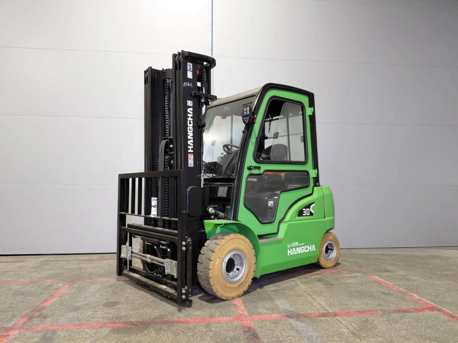 fourWheelCounterbalancedForklift-N13704-6543o_20260227_09023535