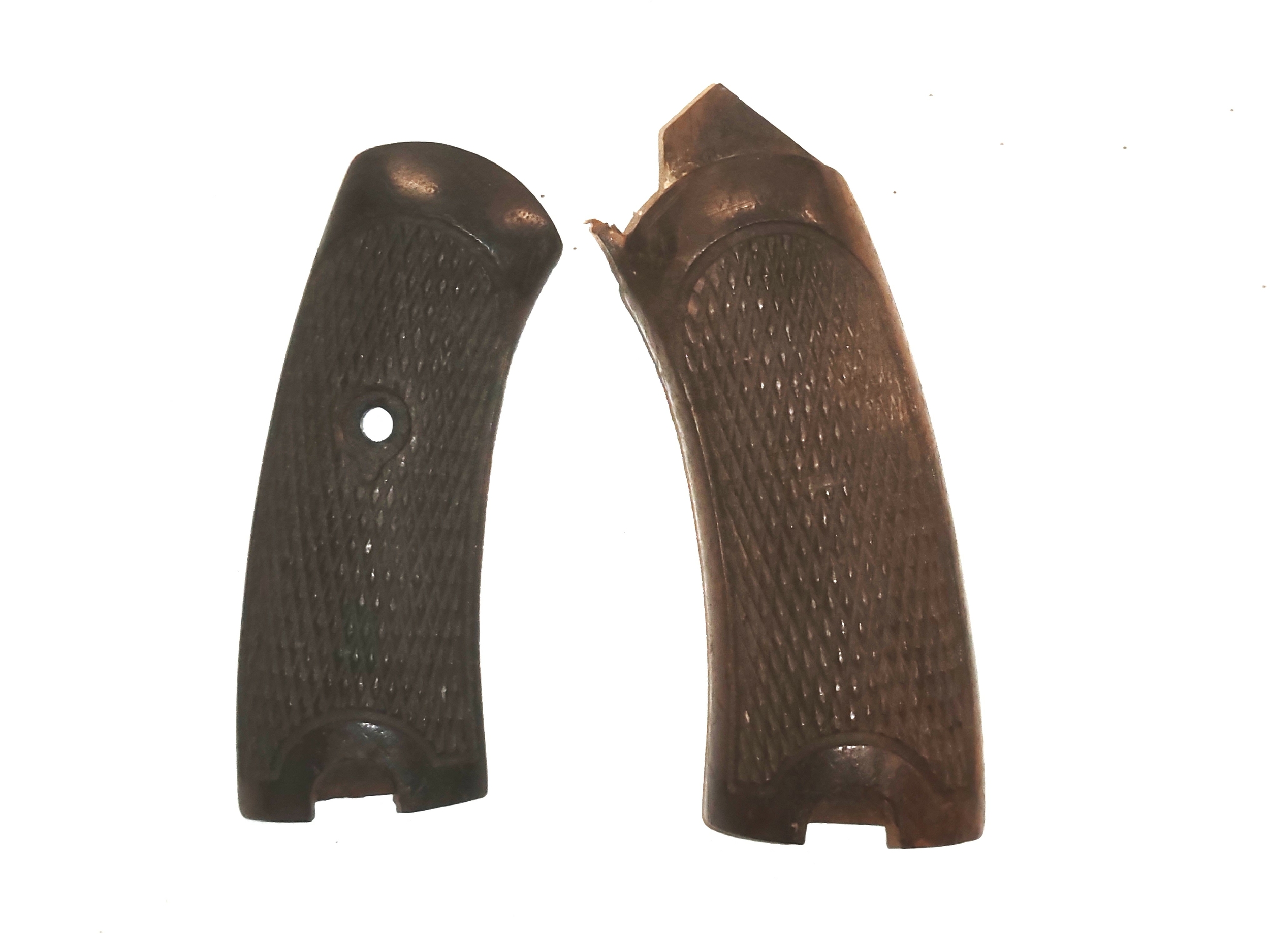 Paire de plaquettes d\'époque, d\'origine de revolver réglementaire model 1892