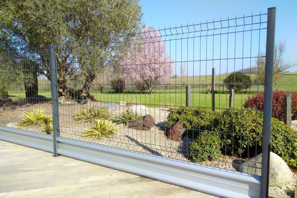 cloture-de-jardin-avec-soubassement-en-aluminium-zoom