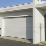 Porte-de-garage-sectionnelle-la-toulousaine-blanche-zoom