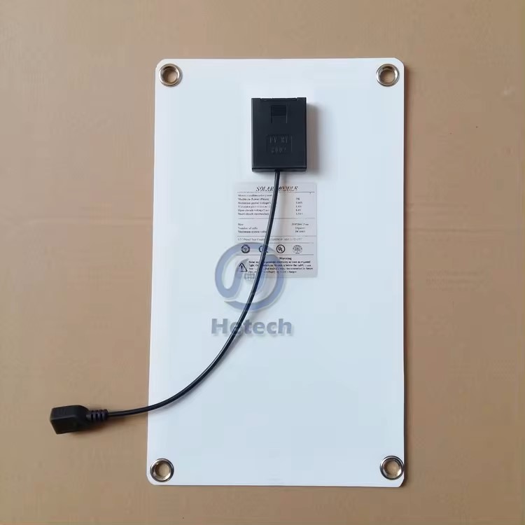 arrière panneau solaire 7W avec son cable usb connecteur femelle avec capuchon