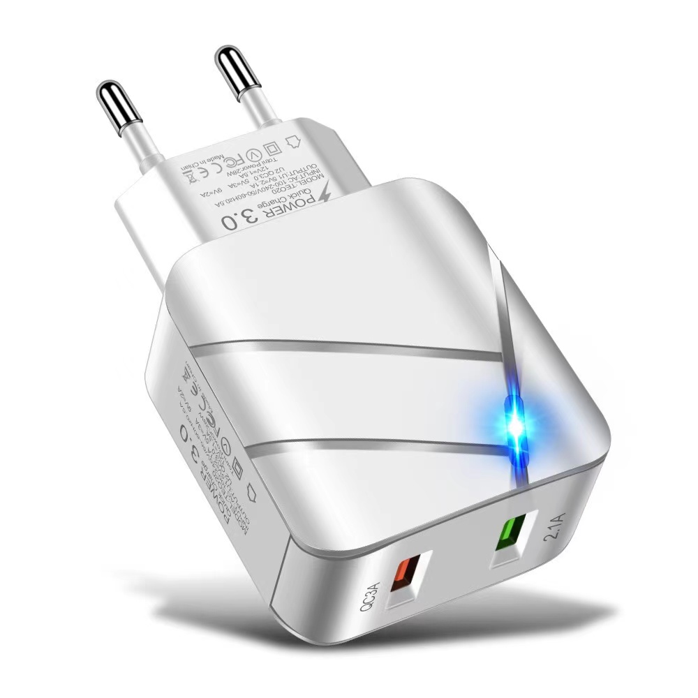 gros plan chargeur rapide universel 2USB blanc