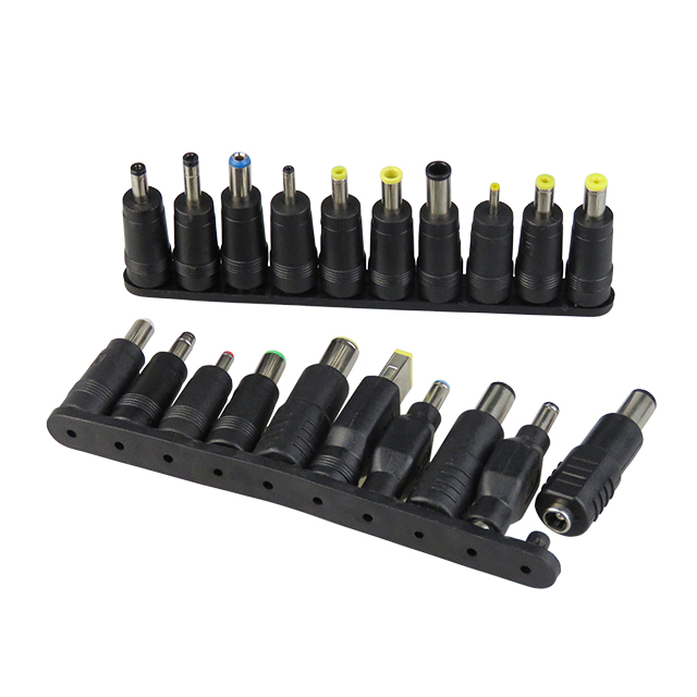 gros plan 20 embouts disponibles de marque de PC fournis avec alimentation universelle 19V
