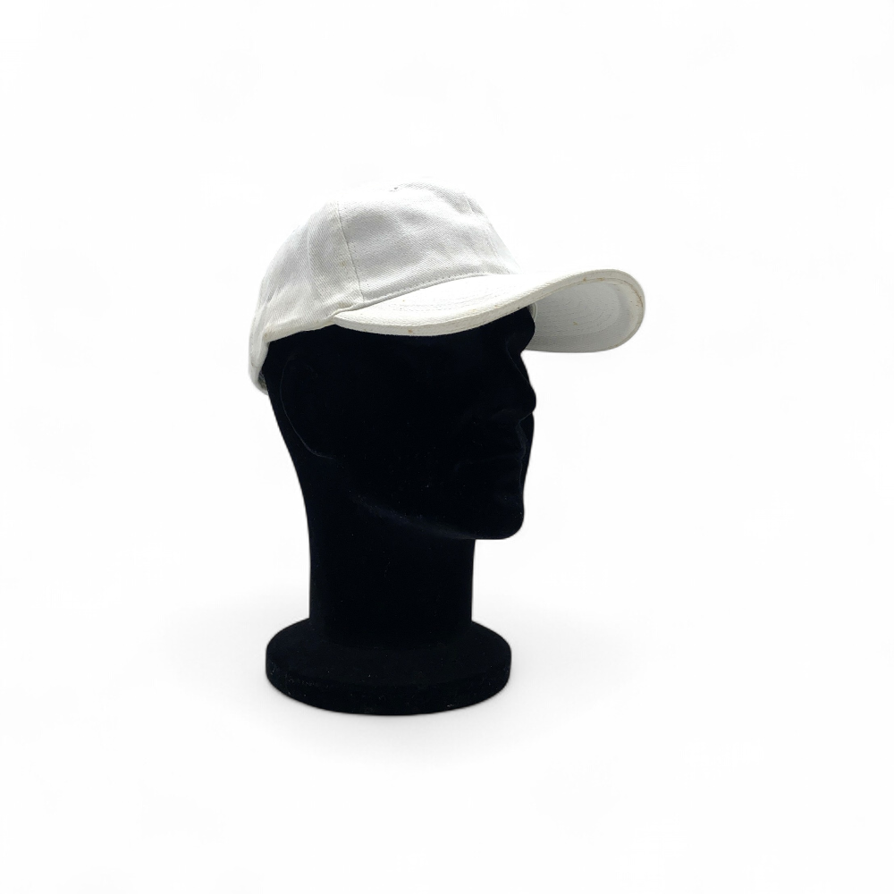 casquette-toute blanche-vue profil-sur mannequin tête noire