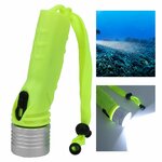 lampe torche led sous marine étanche en situation