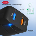 gros plan 2 ports USB femelles du chargeur mural
