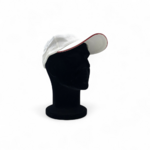 casquette-blanche-trait rouge sur visière-vue profil-sur mannequin tête noire