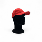 casquette-rouge-vue profil-sur mannequin tête noire