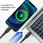 photo de dessu dun Iphone relié à un ordinateur portable par un cable de charge et transfert datas correctes vitesse de transfert 480Mbps