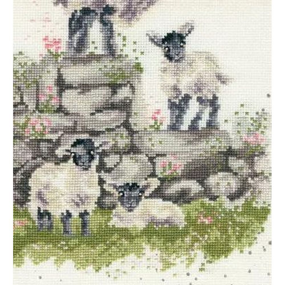 Bothy Threads XHD132  kit point croix  De verts pâturages  5