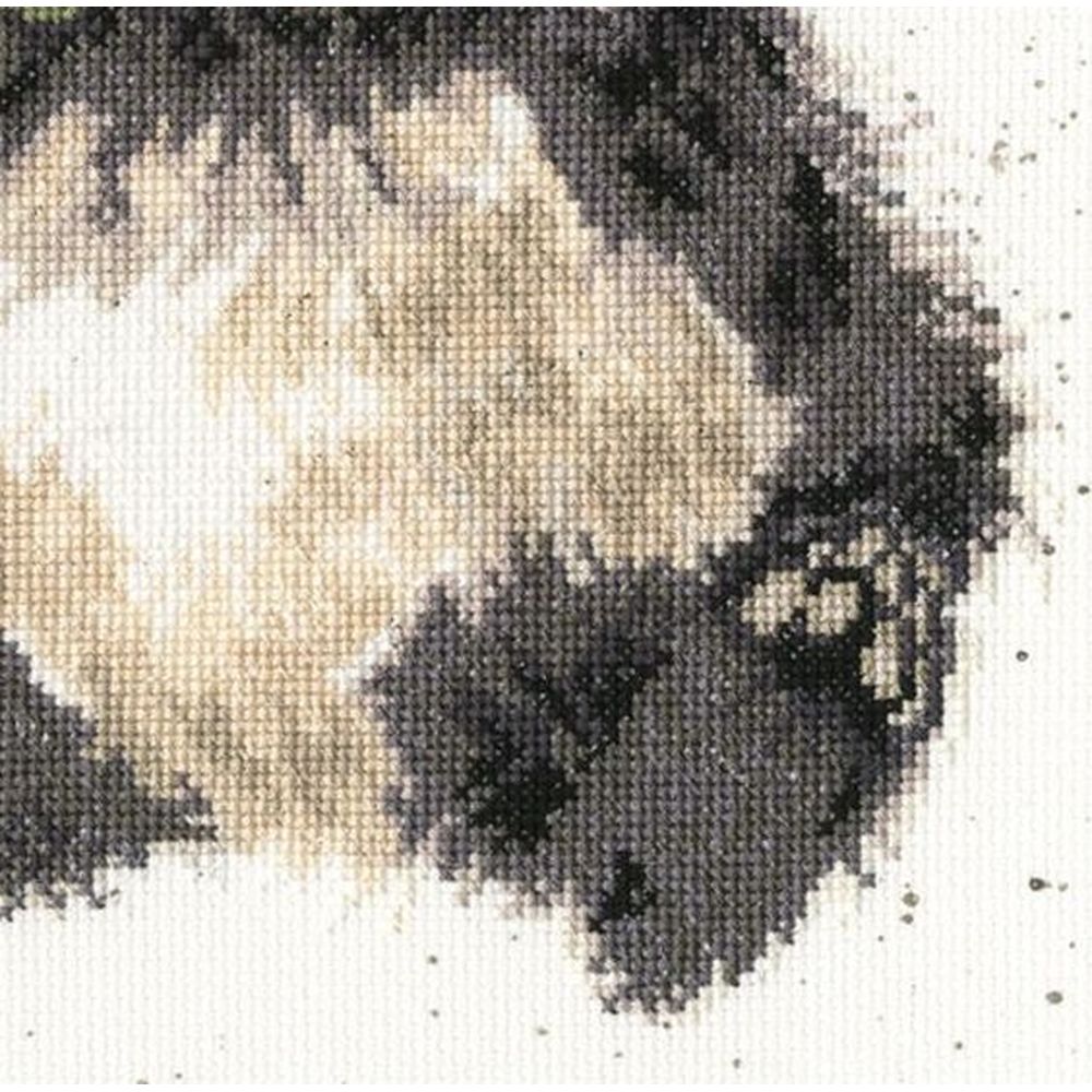 Bothy Threads  XHD28   Panda  kit point de croix compté  2