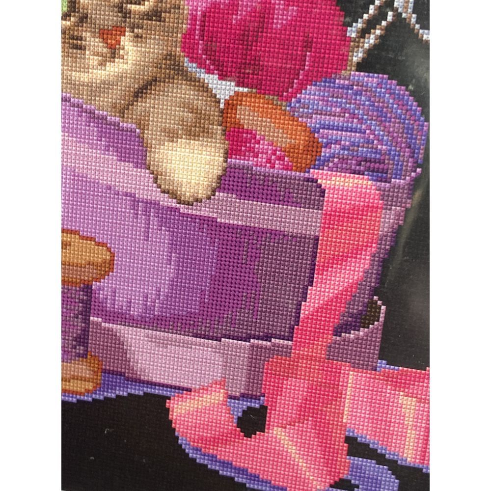 Thea Gouverneur 736-05  kit point croix  Sewing basket Kitten  4