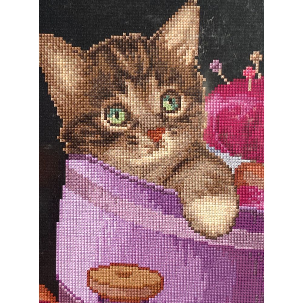 Thea Gouverneur 736-05  kit point croix  Sewing basket Kitten  3