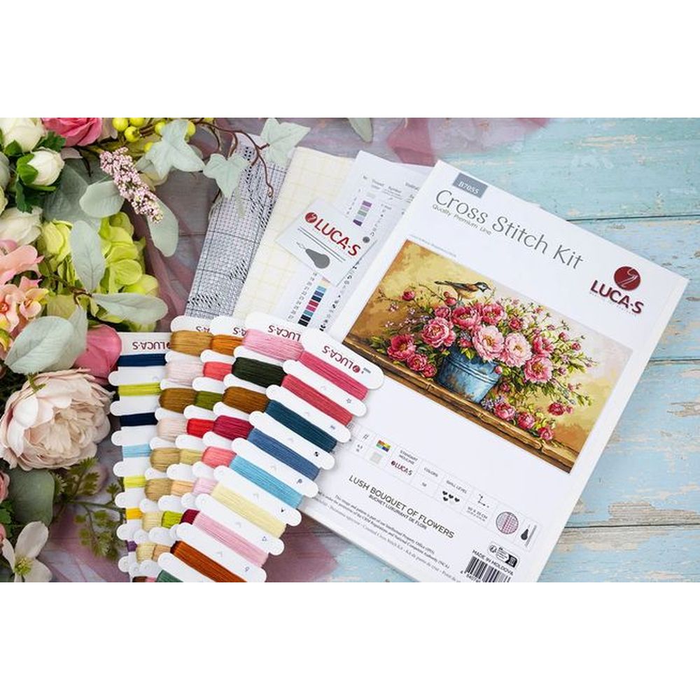 Luca-S B7055  kit point croix  Bouquet luxuriant de fleurs  2