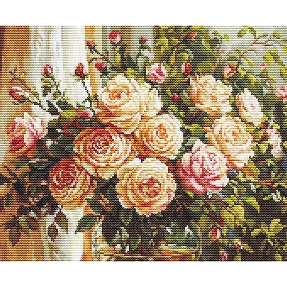 Luca-S B719  kit point croix  Vase avec Roses et Myrtilles  3