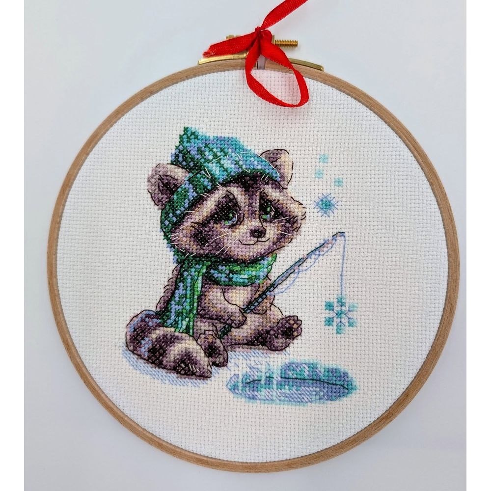 Aine A1017  kit de broderie  raton laveur curieux