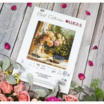 Luca-S B719  kit point croix  Vase avec Roses et Myrtilles  1